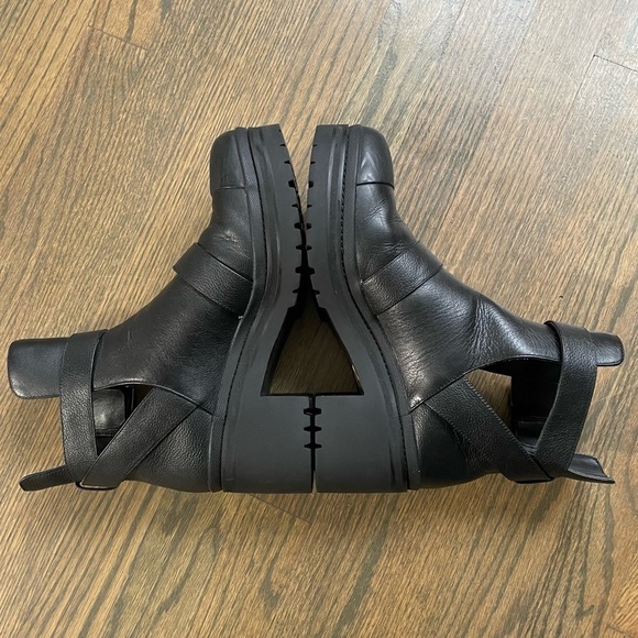 MICHAEL KORS Corey Buckle Lug Sole Platform Black Ankle Bootie size 9 - Picture 8 of 14